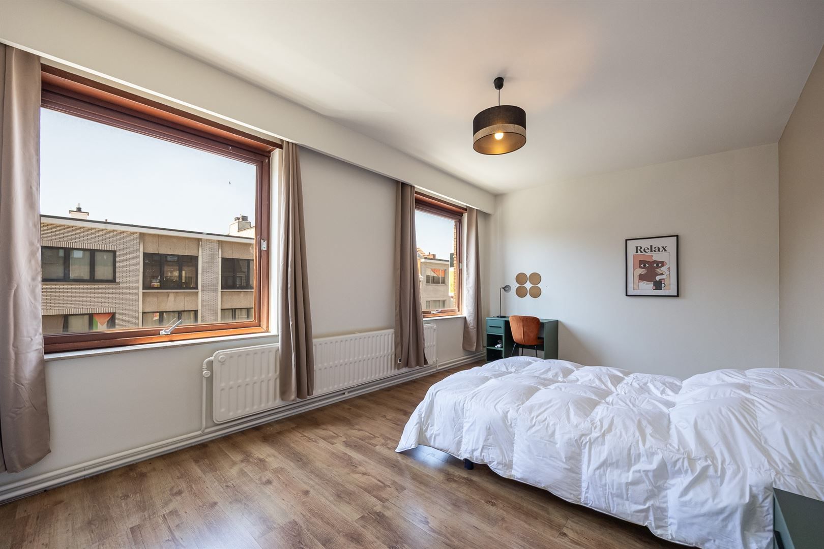 Ruim appartement met 4 slaapkamers en veel lichtinval foto 10