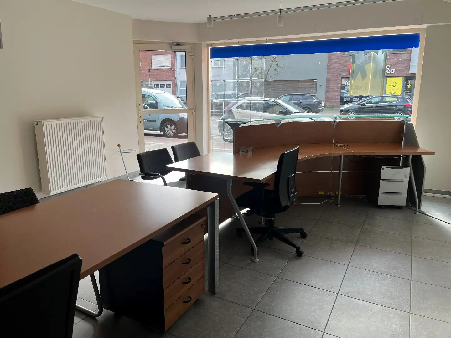 Instapklare handelsruimte in het centrum van Sijsele foto 4