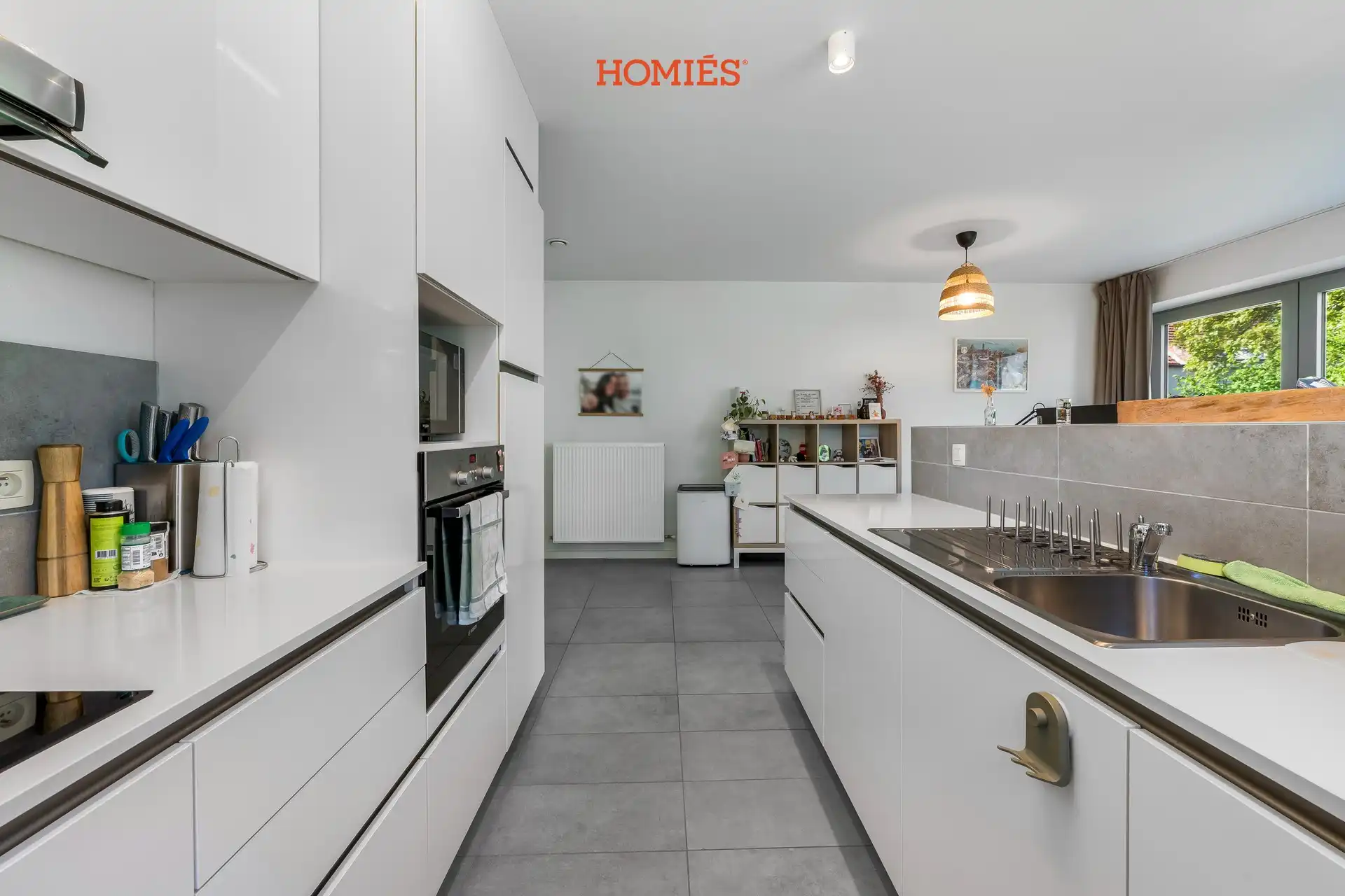 Modern 1-slaapkamerappartement met terras en staanplaats foto 17