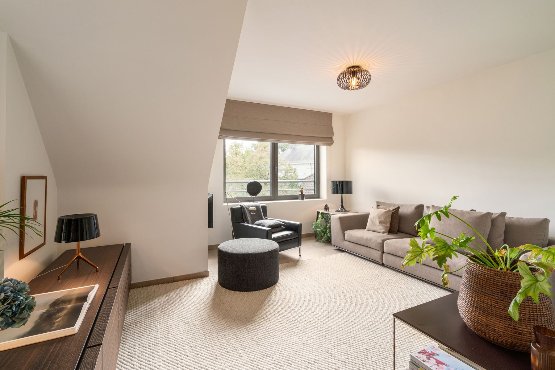 Instapklaar appartement met twee slaapkamers en staanplaats! foto {{pictureIndex}}