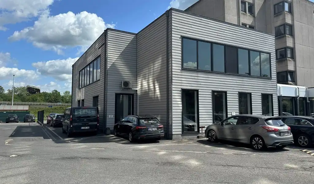 Kantoren te koop in opbrengsteigendom aan klaverblad in Gent foto 2