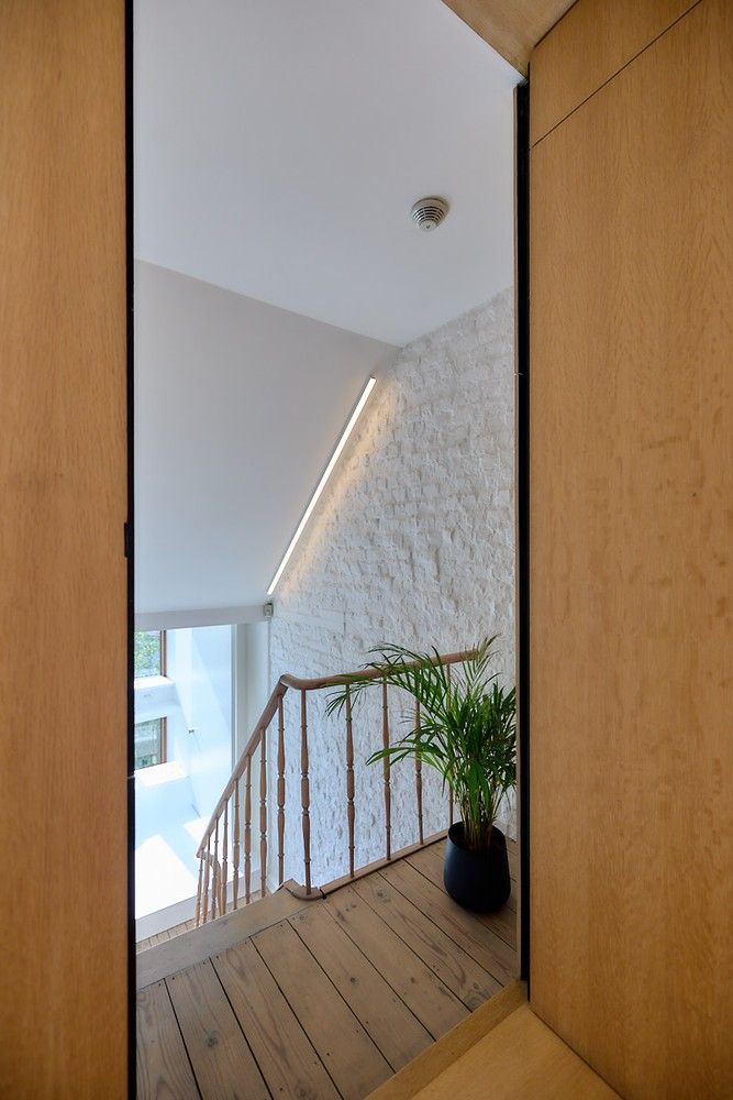 Buitengewone interbellum architecten-burgerwoning met tuin die omgevormd werd tot een hedendaagse luxueuze concept-woning. foto 32
