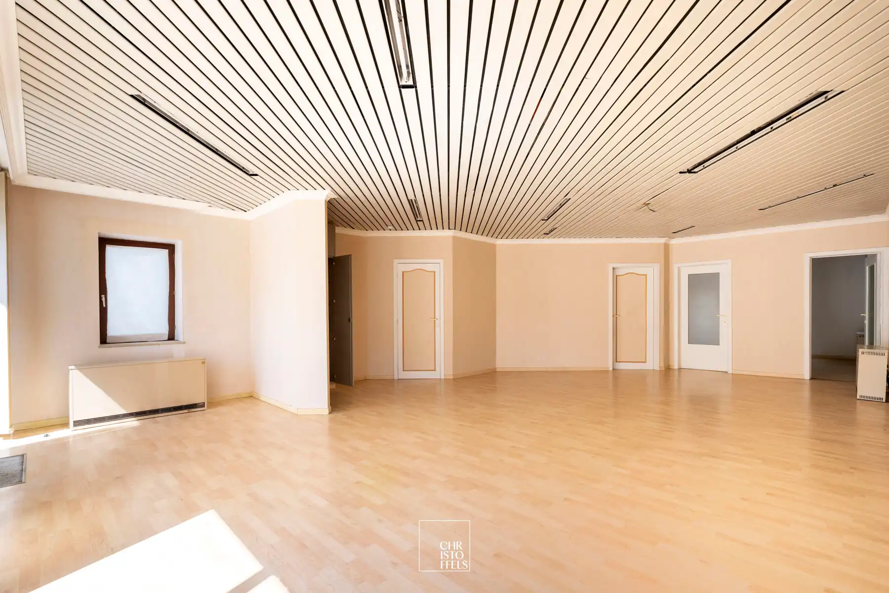 Te renoveren handelspand met bovenwoning, gelegen op een ideale locatie en met veel potentieel! foto 7
