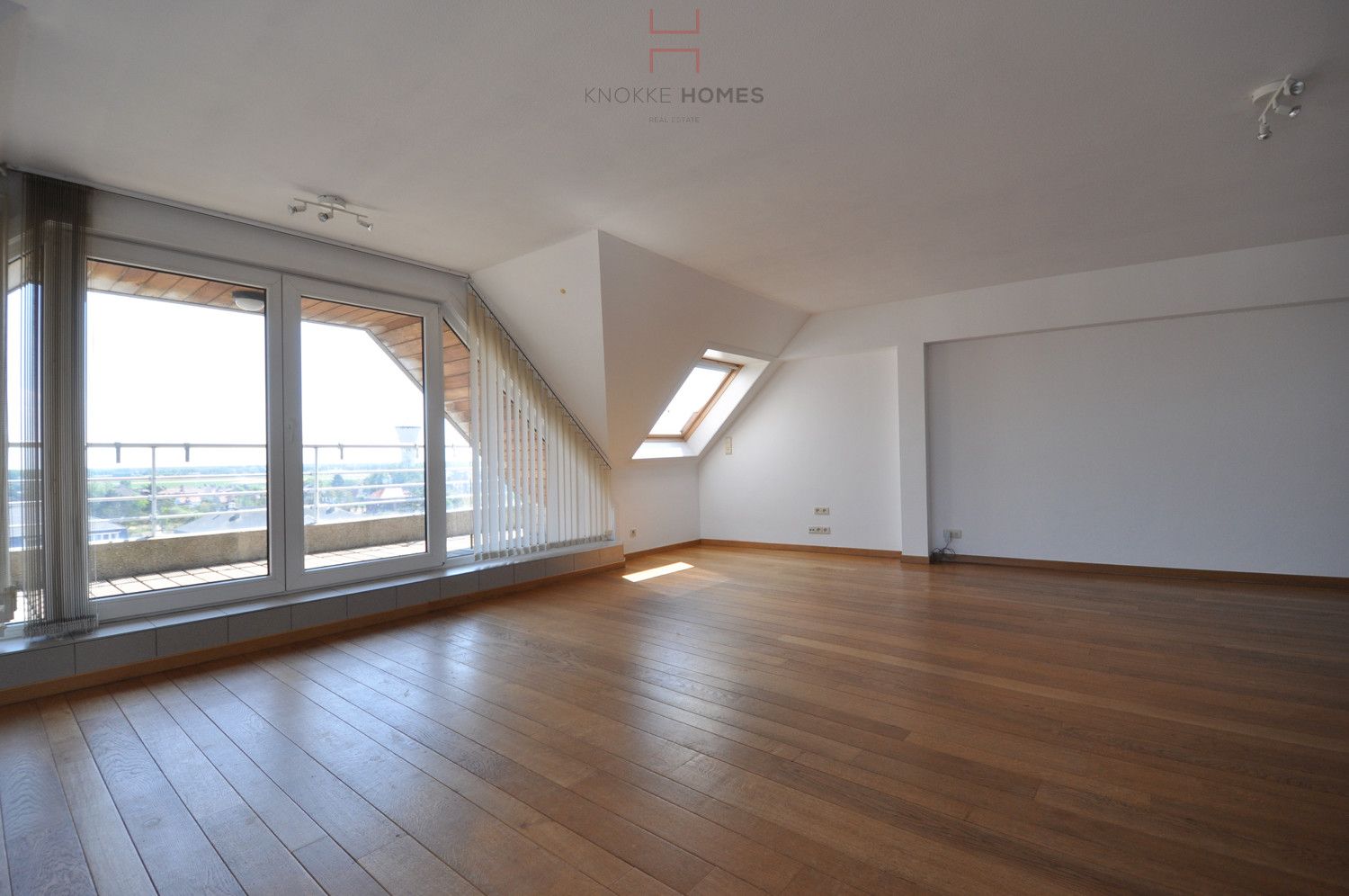 Instapklaar duplexappartement met zuidterras en open zicht vlakbij het Albertstrand foto 9