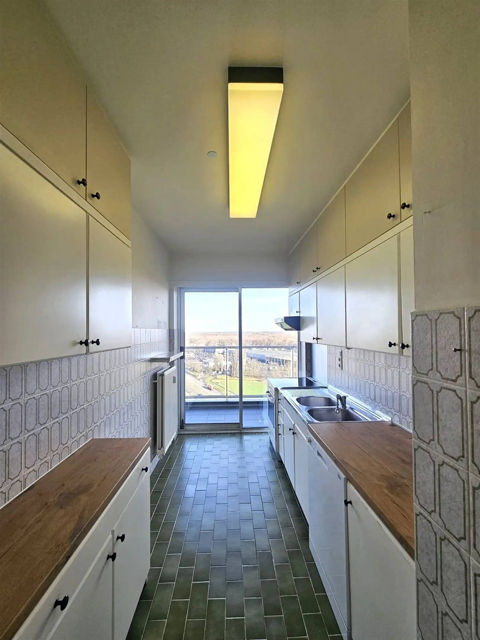 Appartement met prachtig uitzicht en veel lichtinval gelegen op de 15de verdieping. foto 5