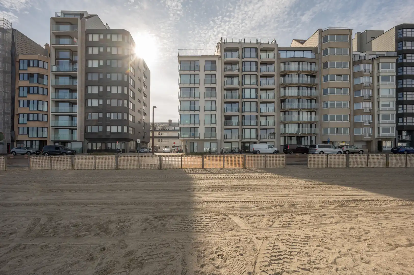 Instapklare studio met FRONTAAL ZEEZICHT foto 13