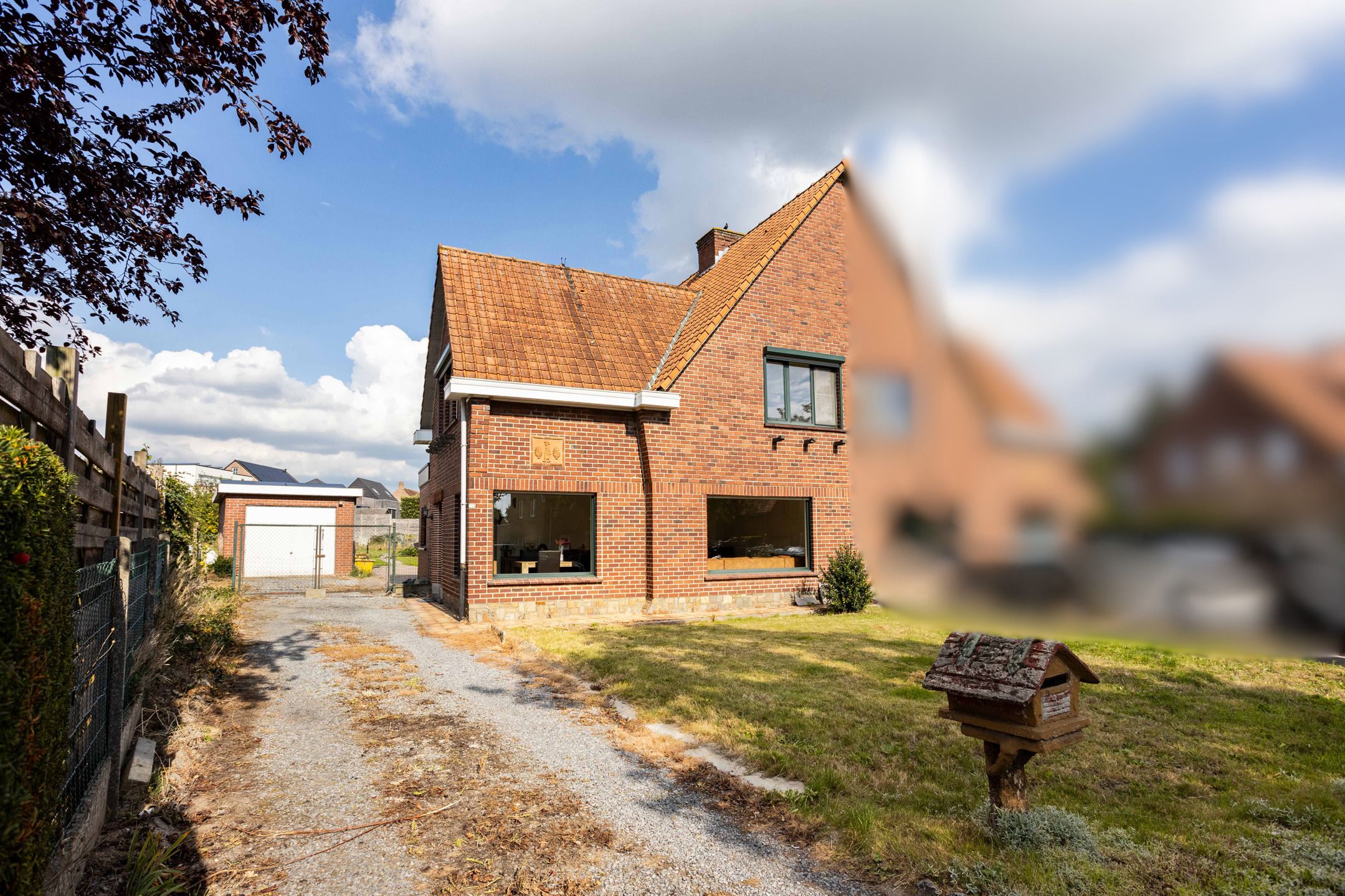 Hoofdfoto van de publicatie: Halfopen woning met 3 slpks, garage en tuin te Oudenaarde