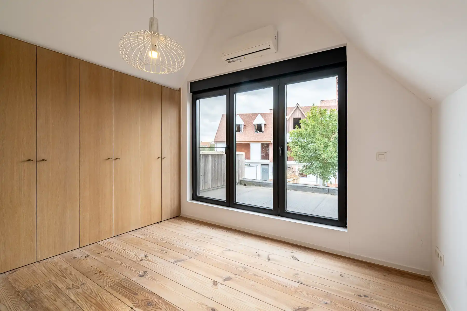 Volledig vernieuwde, gezellige ongemeubelde woning foto 12