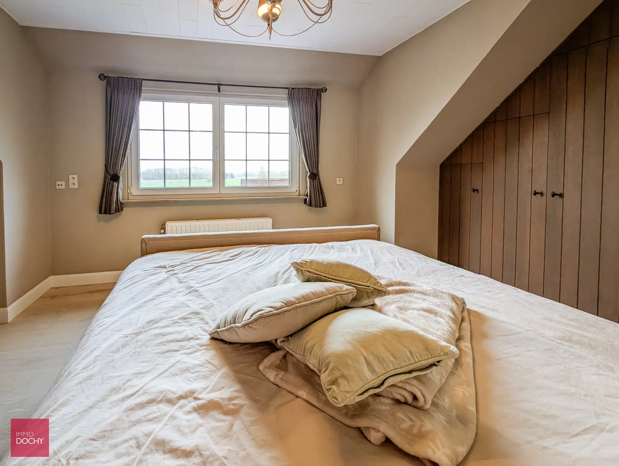 Instapklare sterk gebouwde villa met zicht op oude Leiearm | Heuvelhoekstraat foto 12