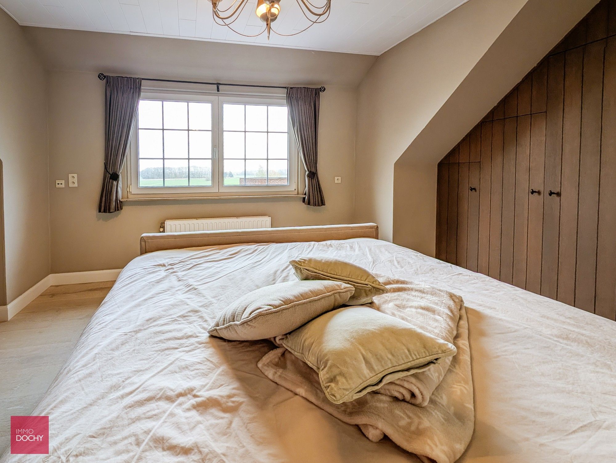 Instapklare sterk gebouwde villa met zicht op oude Leiearm | Heuvelhoekstraat foto 11