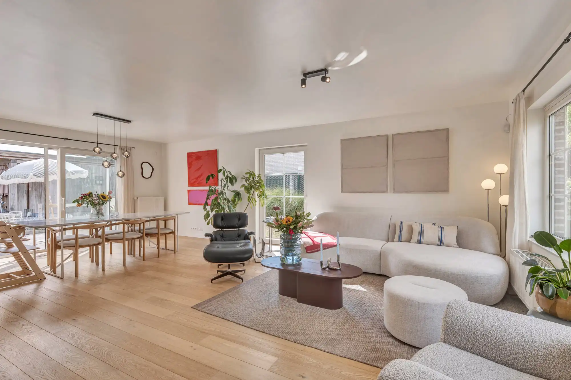 Woning met zwembad en zonnepanelen op toplocatie foto 5