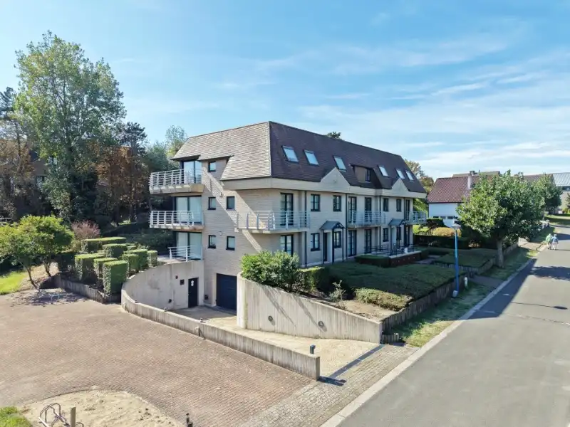 RUSTIG APPARTEMENT MET GROOT ZONNIG TERRAS foto 4