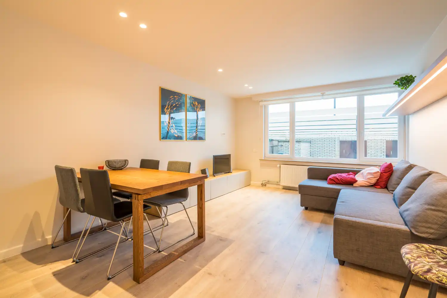 Modern instapklaar appartement met twee slaapkamers. Let op: dit pand heeft geen zeezicht! foto 11