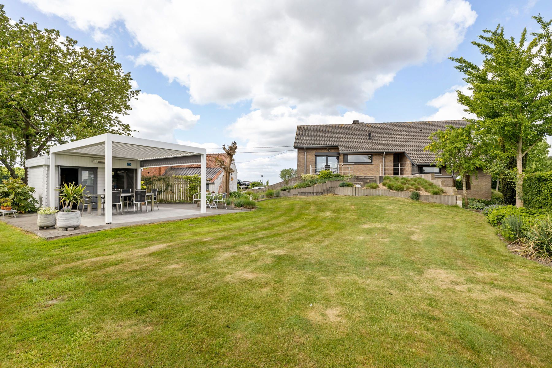 Open bebouwing met 360° landelijk zicht en 2 garages foto 9