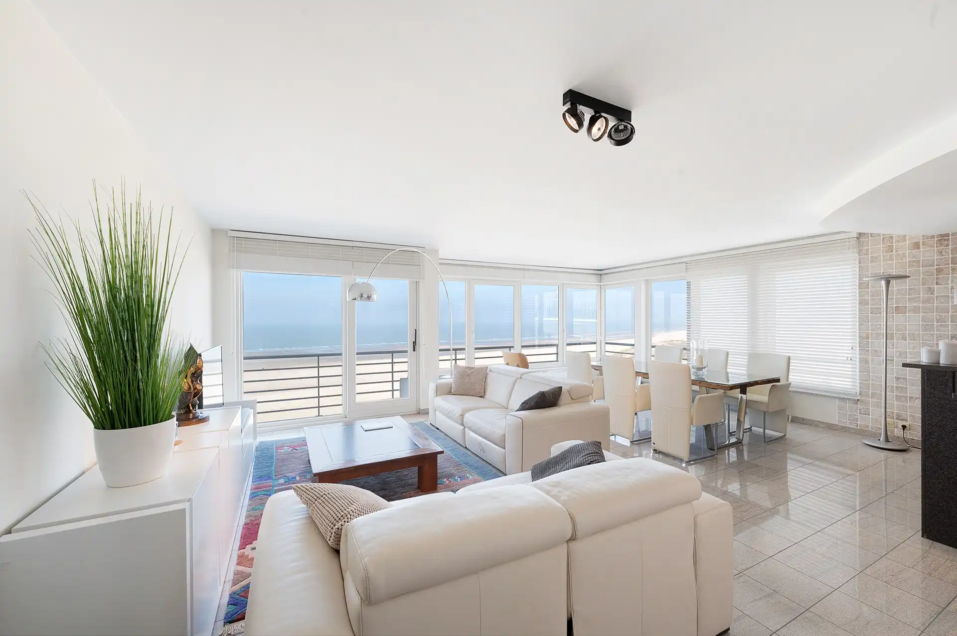 Lichtrijk hoekappartement met groot zuid gericht terras en adembenemend zeezicht foto 4