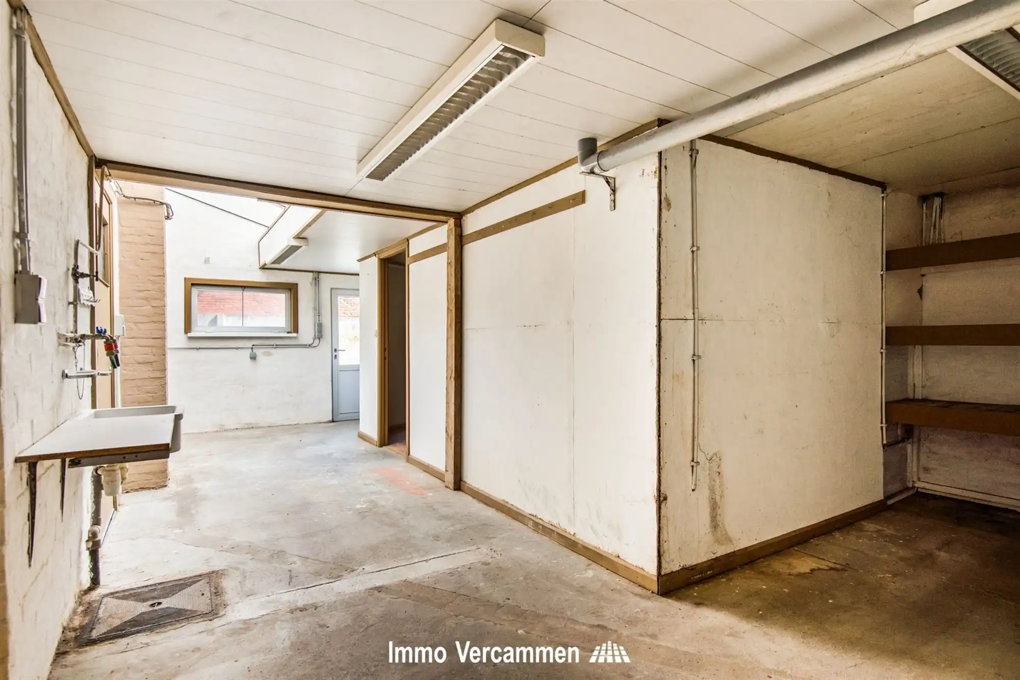 Grondig te renoveren, gelijkvloerse woning te Beerzel. foto 10