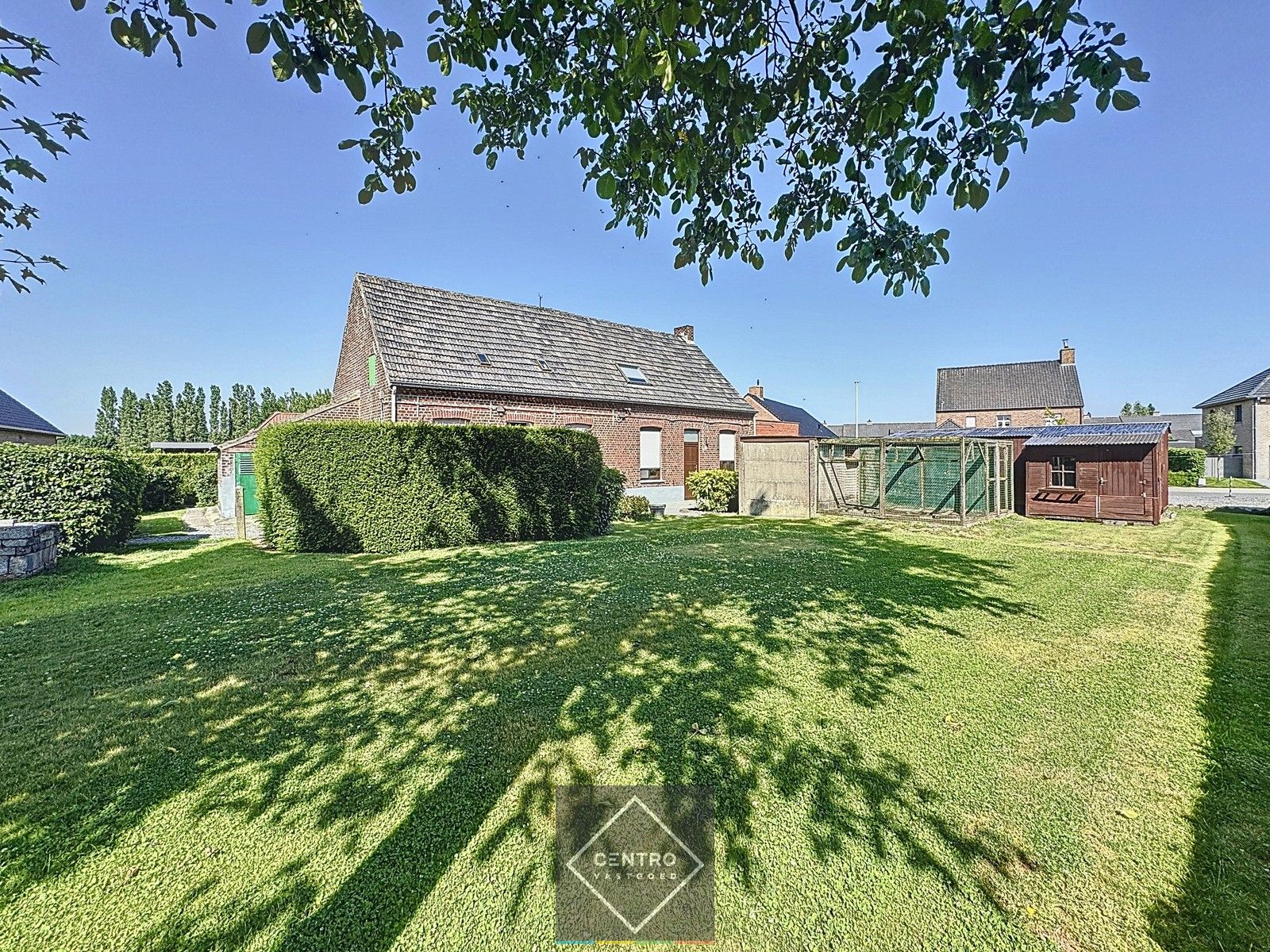 Hoofdfoto van de publicatie: Te renoveren woning op mooie ligging te Roeselare!