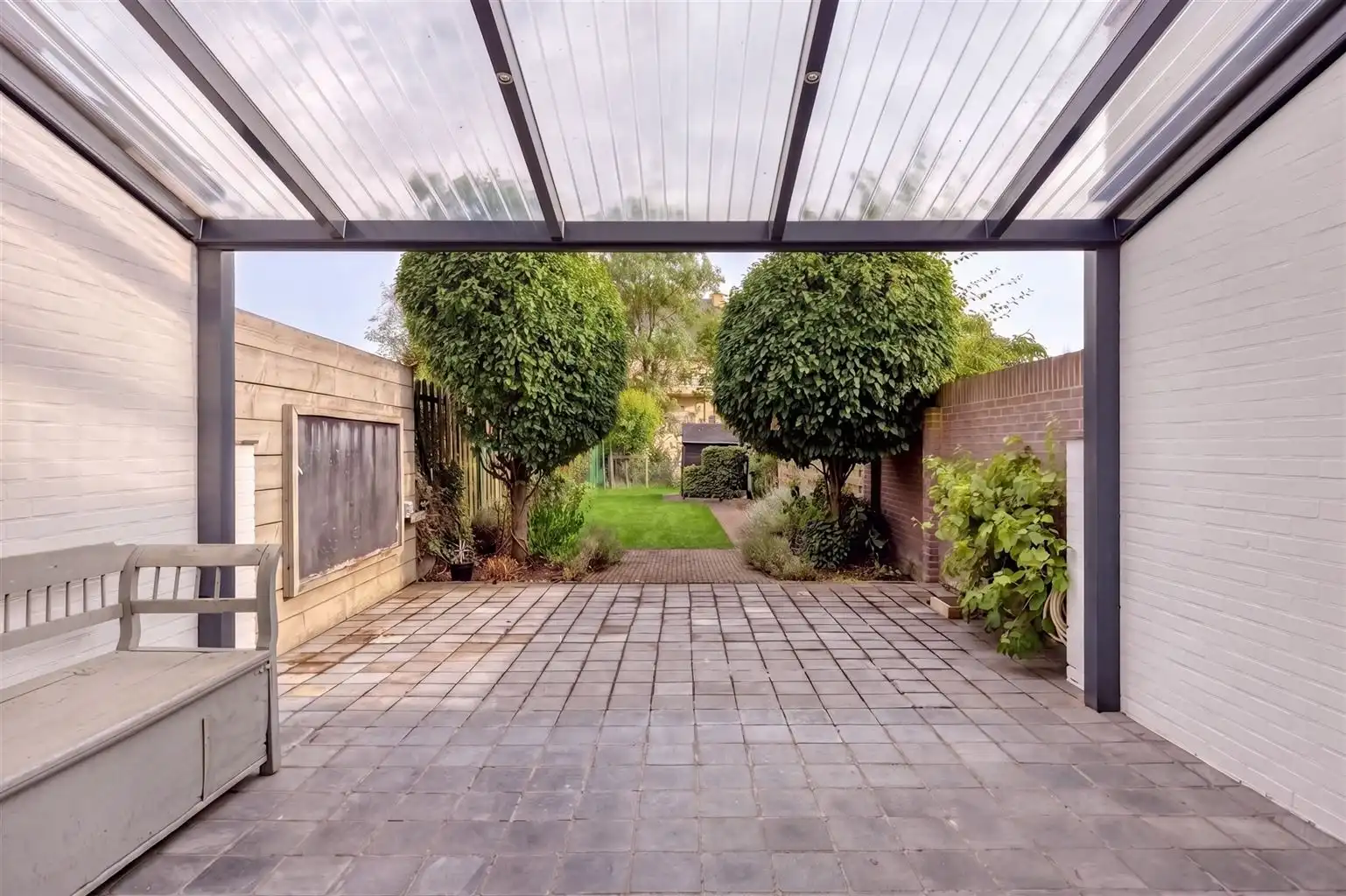 Prachtig gerenoveerde stadswoning met 3 slaapkamers en zuidgerichte tuin, op wandelafstand van het centrum van Maaseik. foto 10