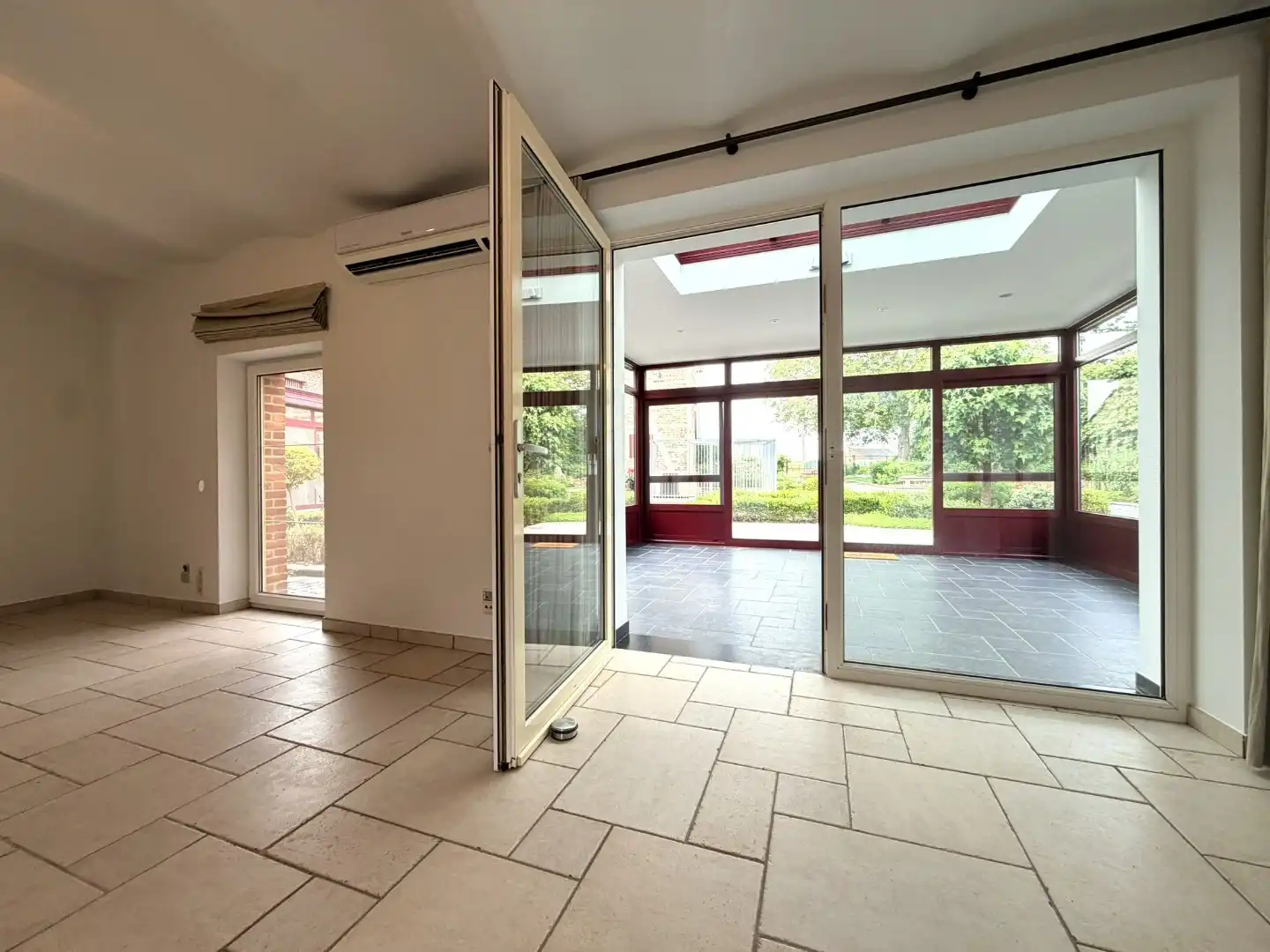 Bijzonder charmante benedenwoonst met 1 slaapkamer, veranda, terras en twee autostandplaatsen foto 25