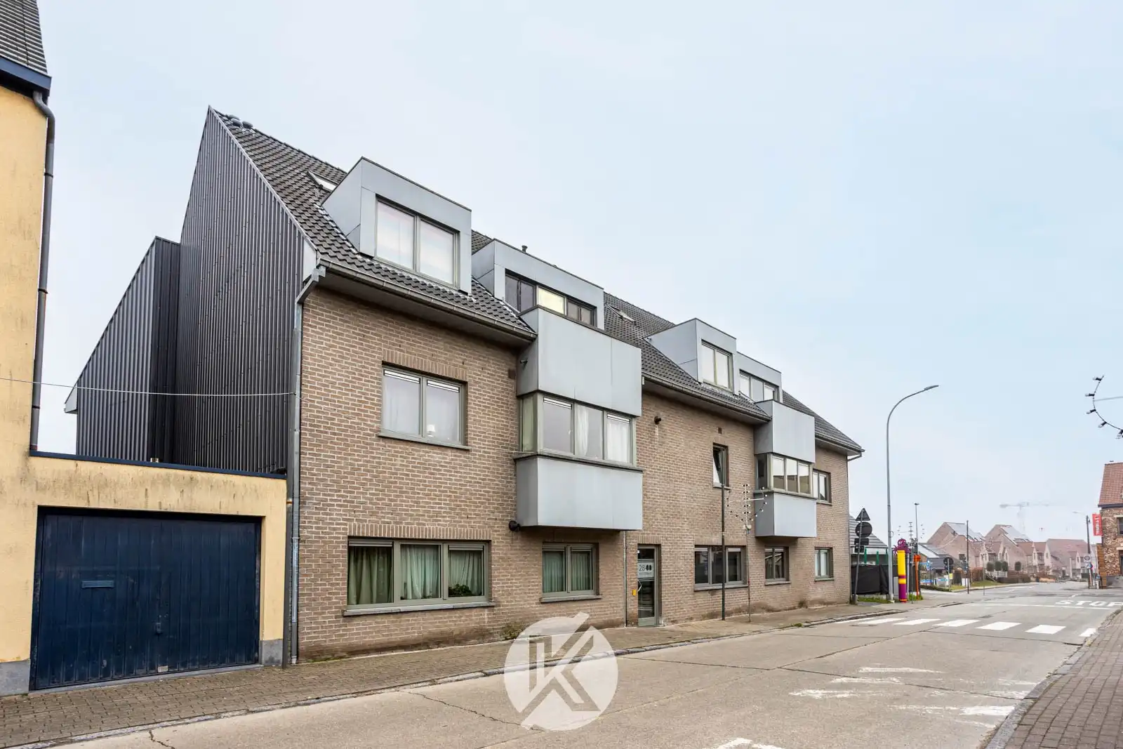 Lichtrijk appartement met ruim terras en staanplaats foto 18