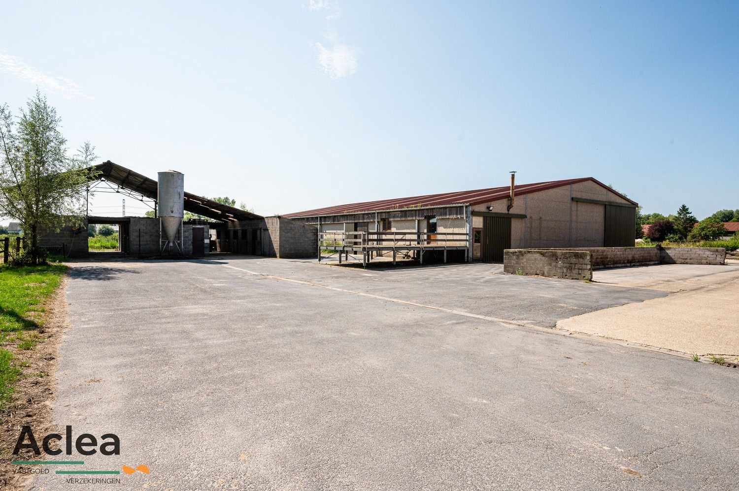 Unieke karaktervolle hoeve met manege op 12.121m² foto 5