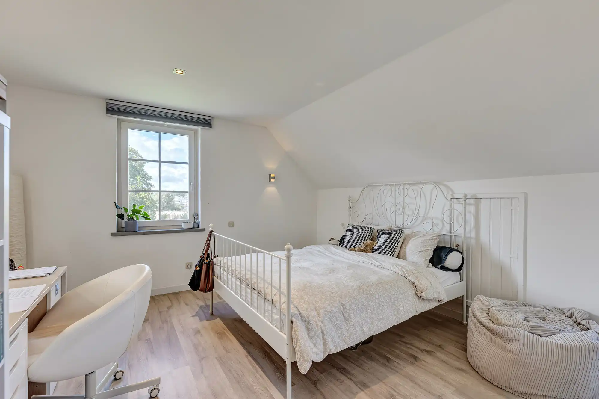 Instapklare, goed onderhouden villa op gunstige locatie foto 29