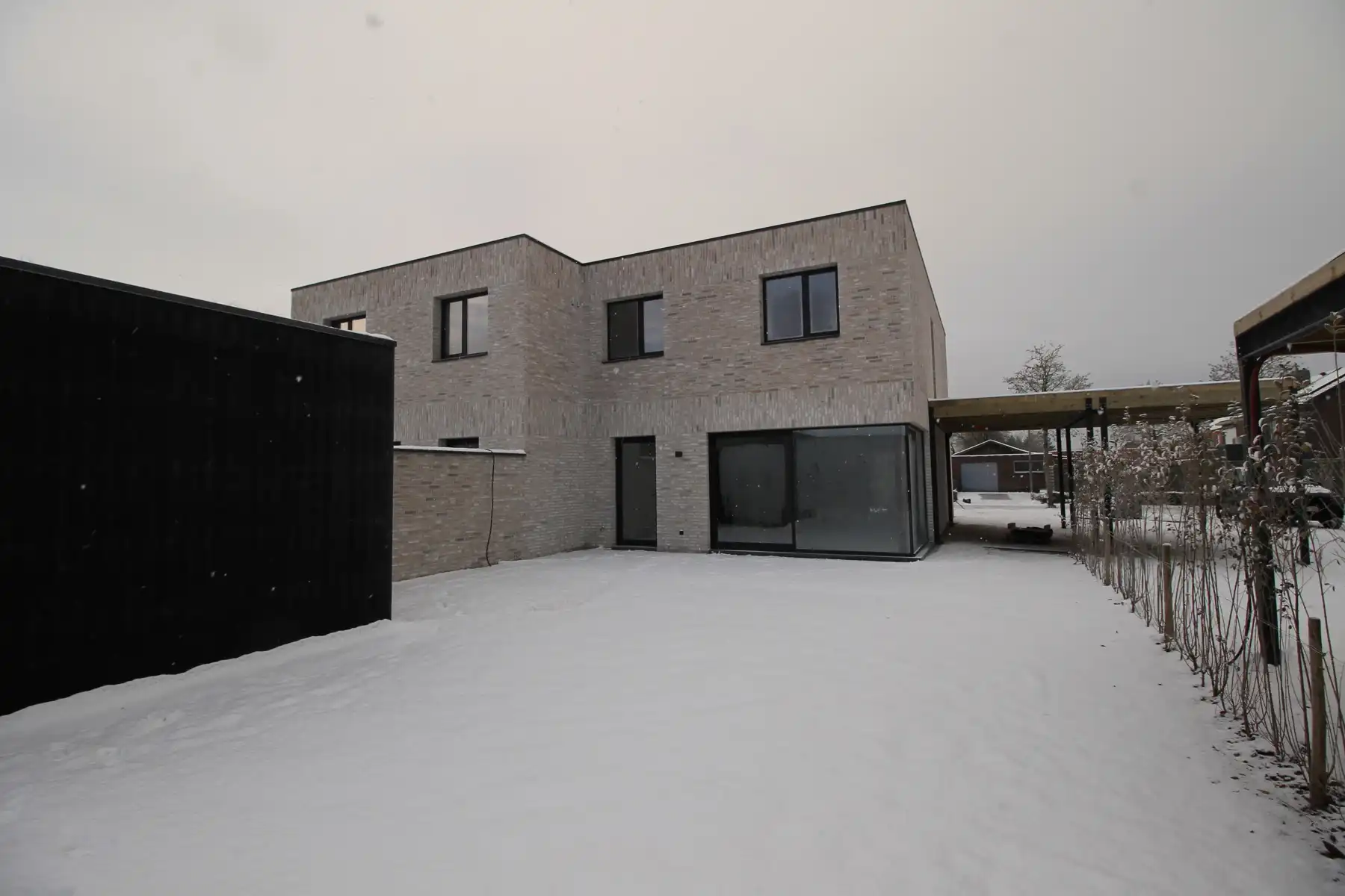 Energiezuinige nieuwbouwwoning met 4 slaapkamers, terras met tuin, tuinberging, carport en autostaanplaats. foto 20