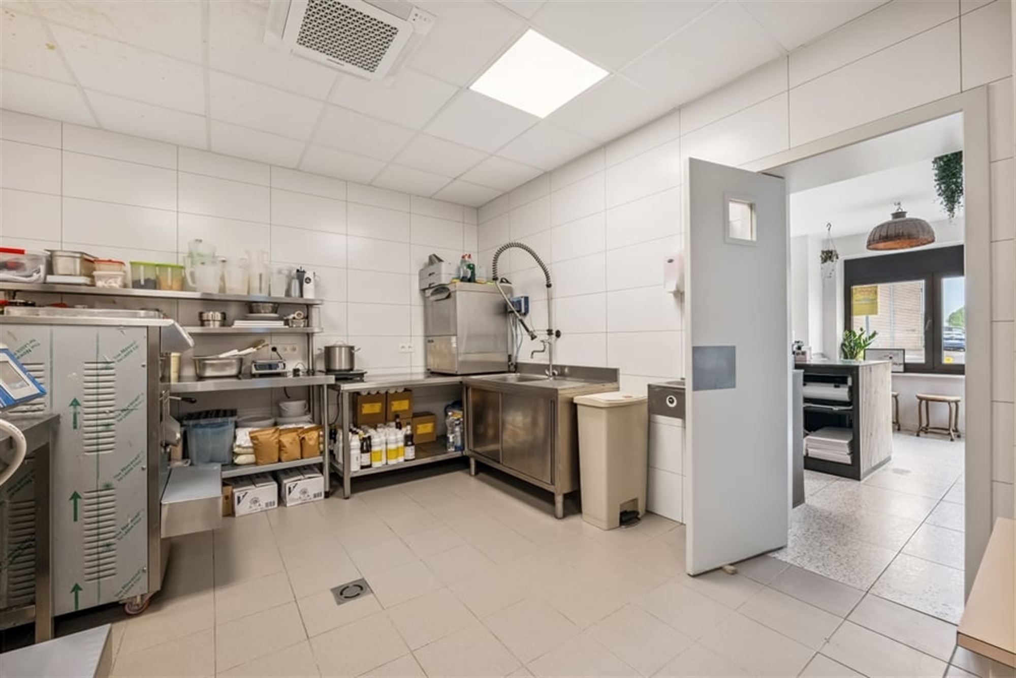 INTERESSANTE OPBRENGSTEIGENDOM MET HANDELSRUIMTE EN APPARTEMENT  foto 19