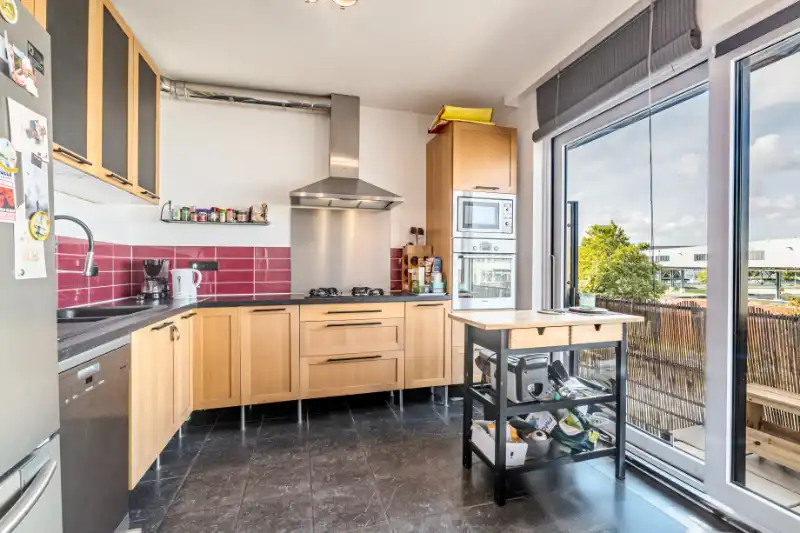 --- NIEUW --- Gunstig gelegen lichtrijk appartement met 2 slaapkamers. foto 5