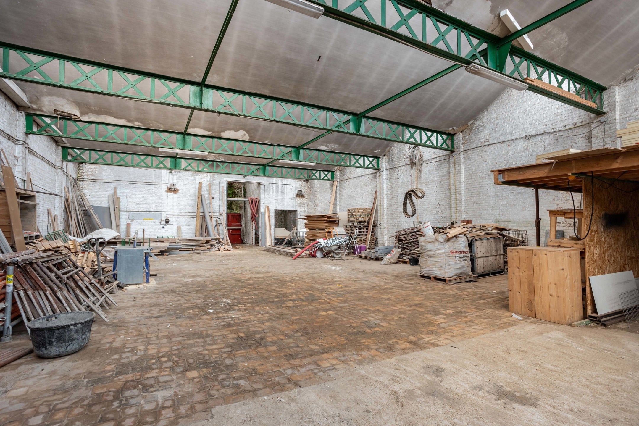 Ruime loods op een gunstige locatie met veel mogelijkheden! foto 10