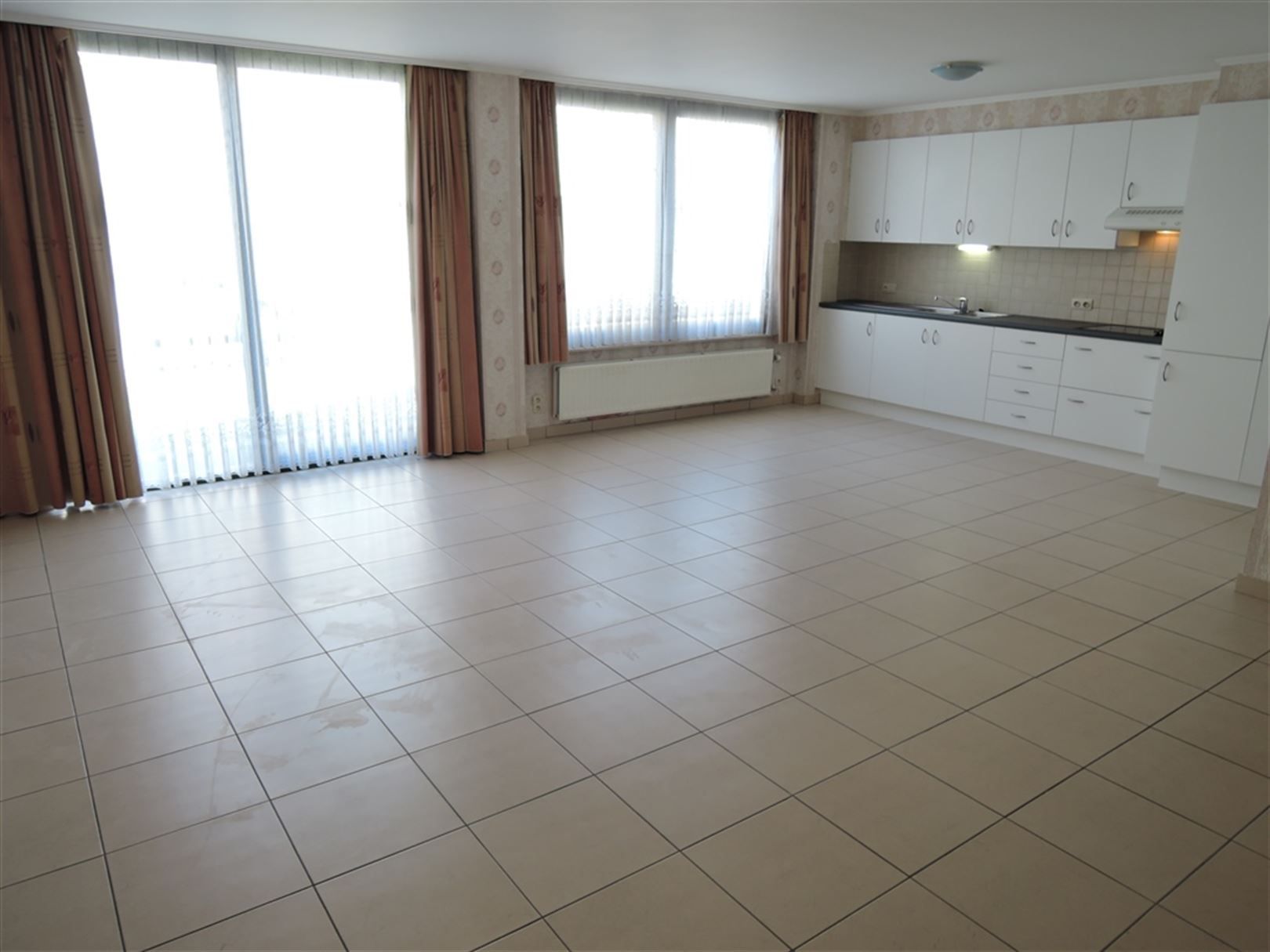 Gelijkvloers appartement met garage box foto 2
