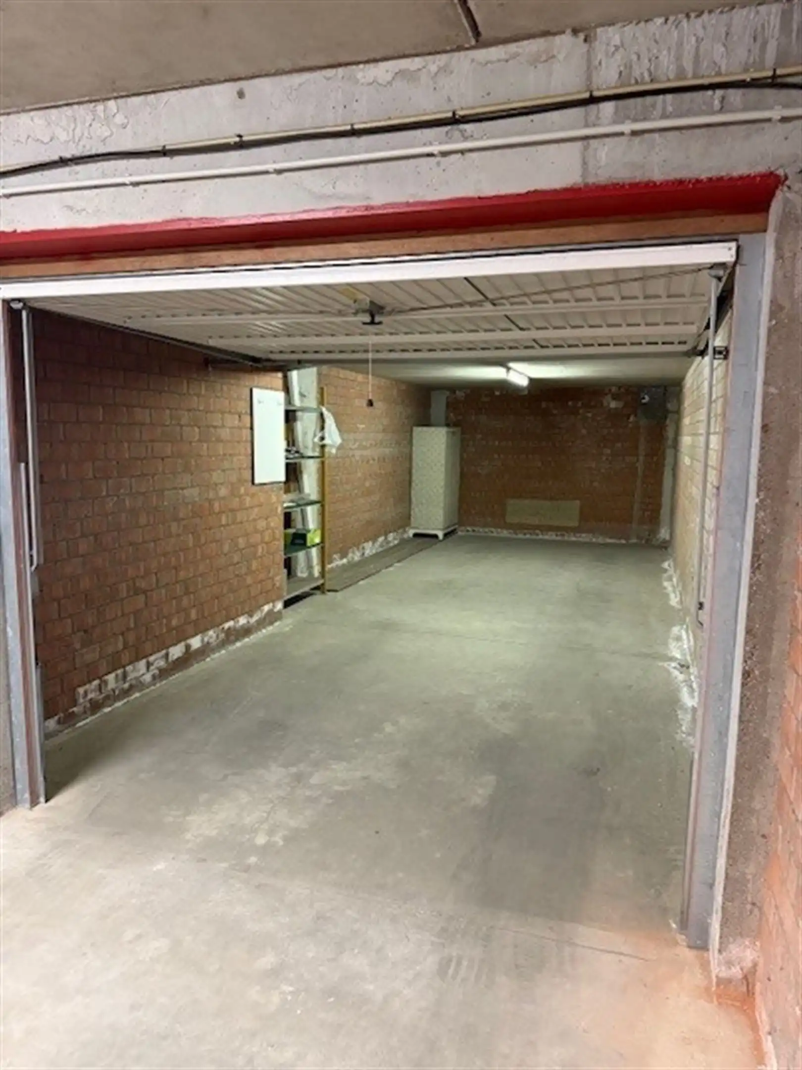 Ruime afgesloten garagebox in centrum Middelkerke foto 4