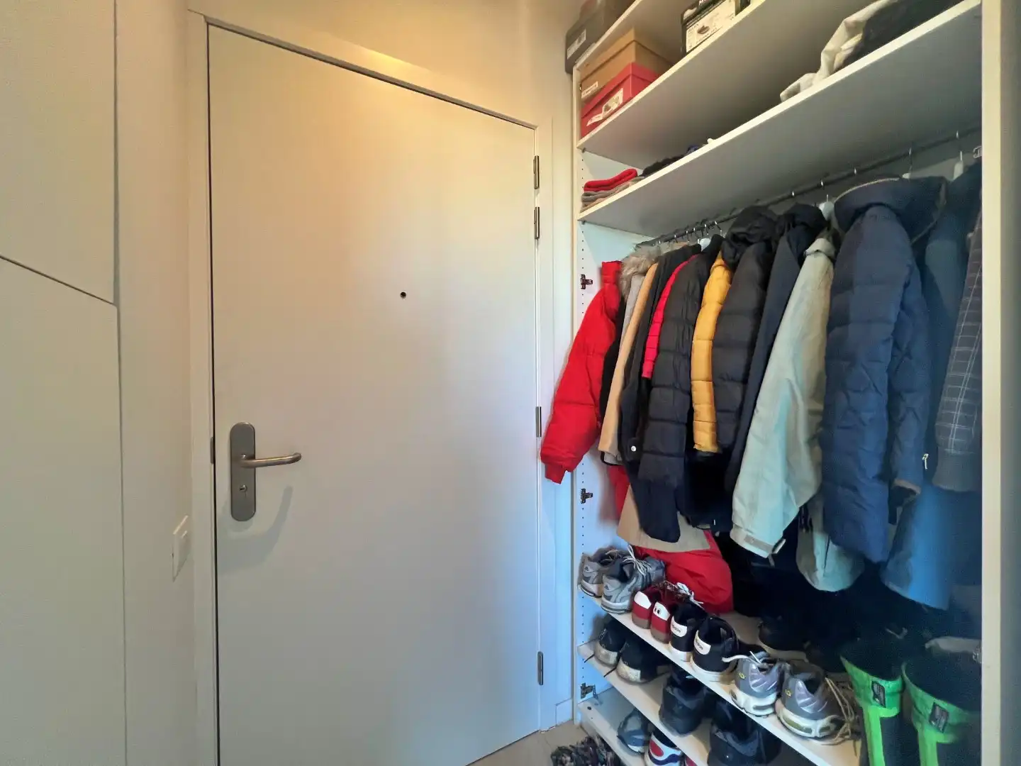 Recent 2-slaapkamer appartement met verschillende terrassen, een kelderberging en een parkeerplaats foto 13