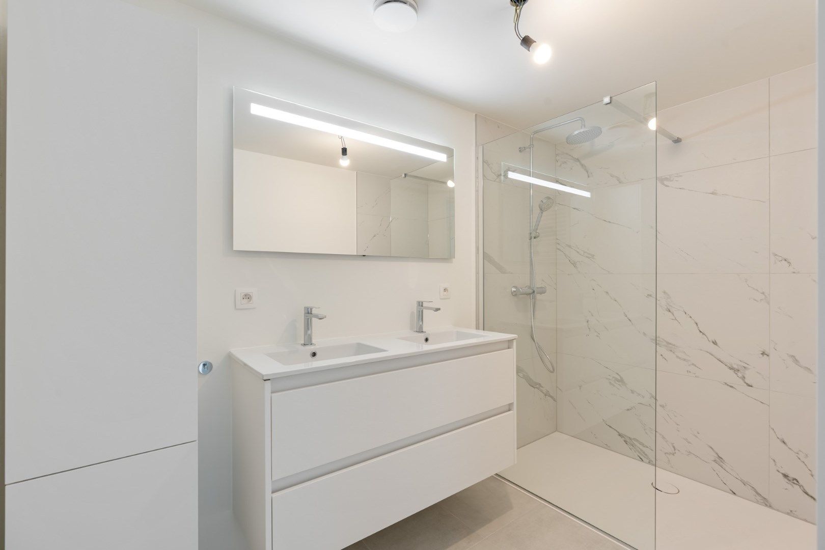 Mooi zeer recent appartement op de tweede verdieping met terras in Zonhoven-centrum foto 13