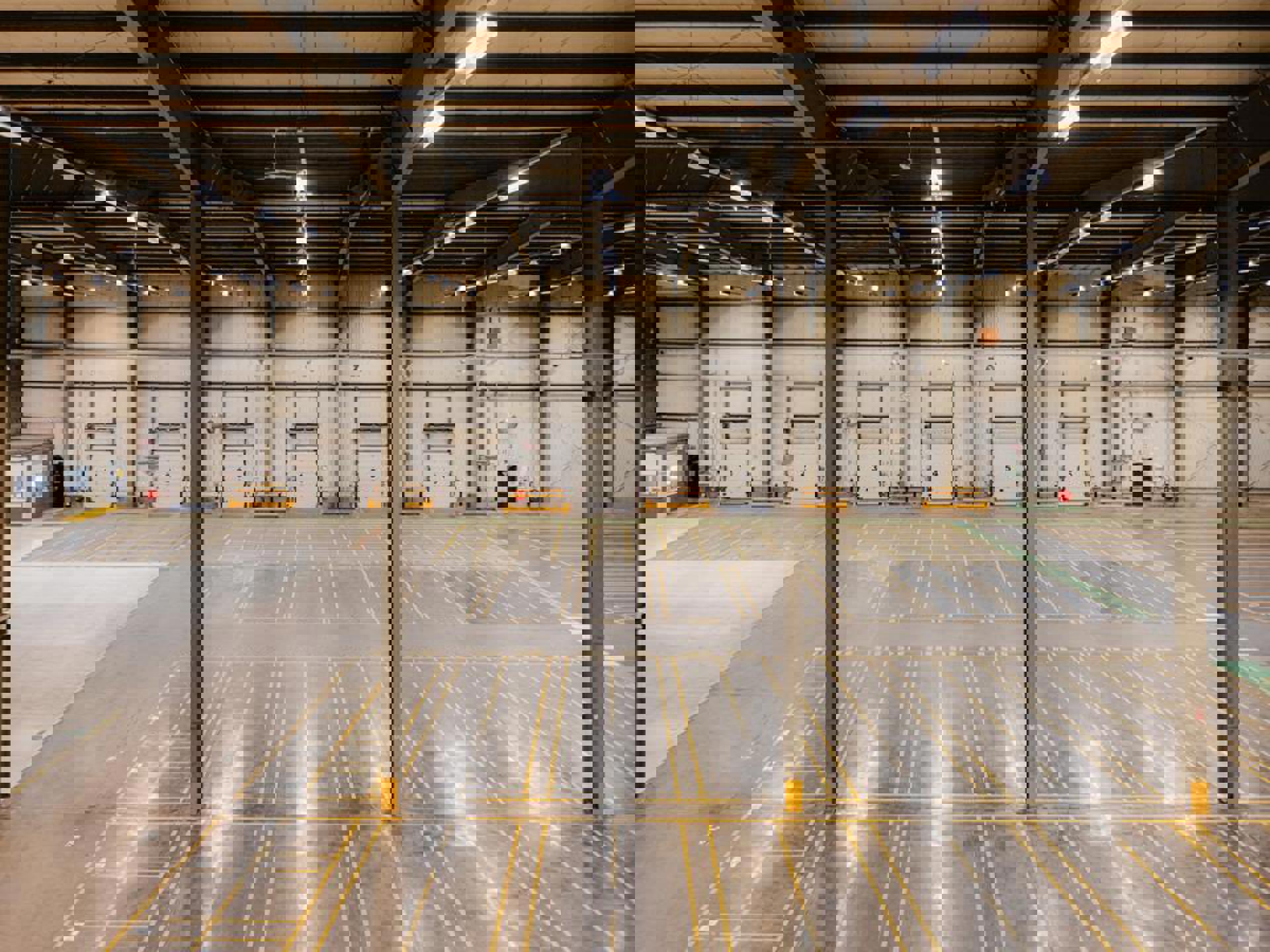 TE HUUR Logistiek bedrijfsgebouw foto 6