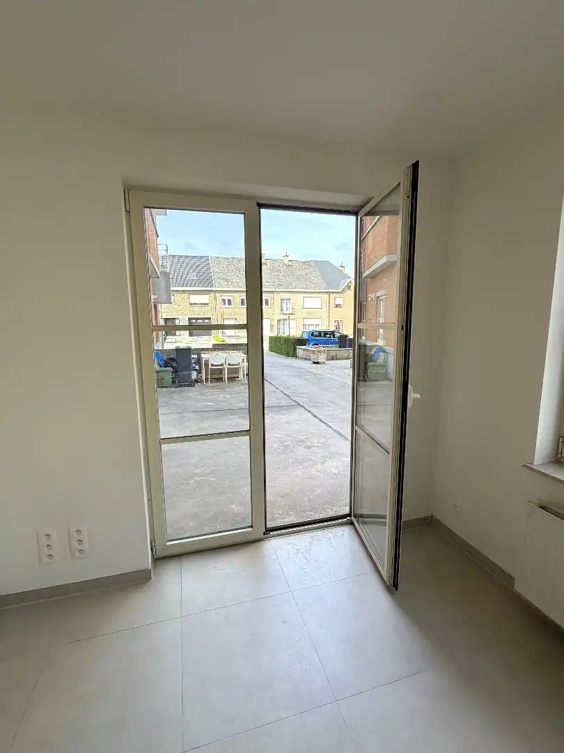 Recent opgefrist appartement met 2 slaapkamers centrum Zottegem foto 5