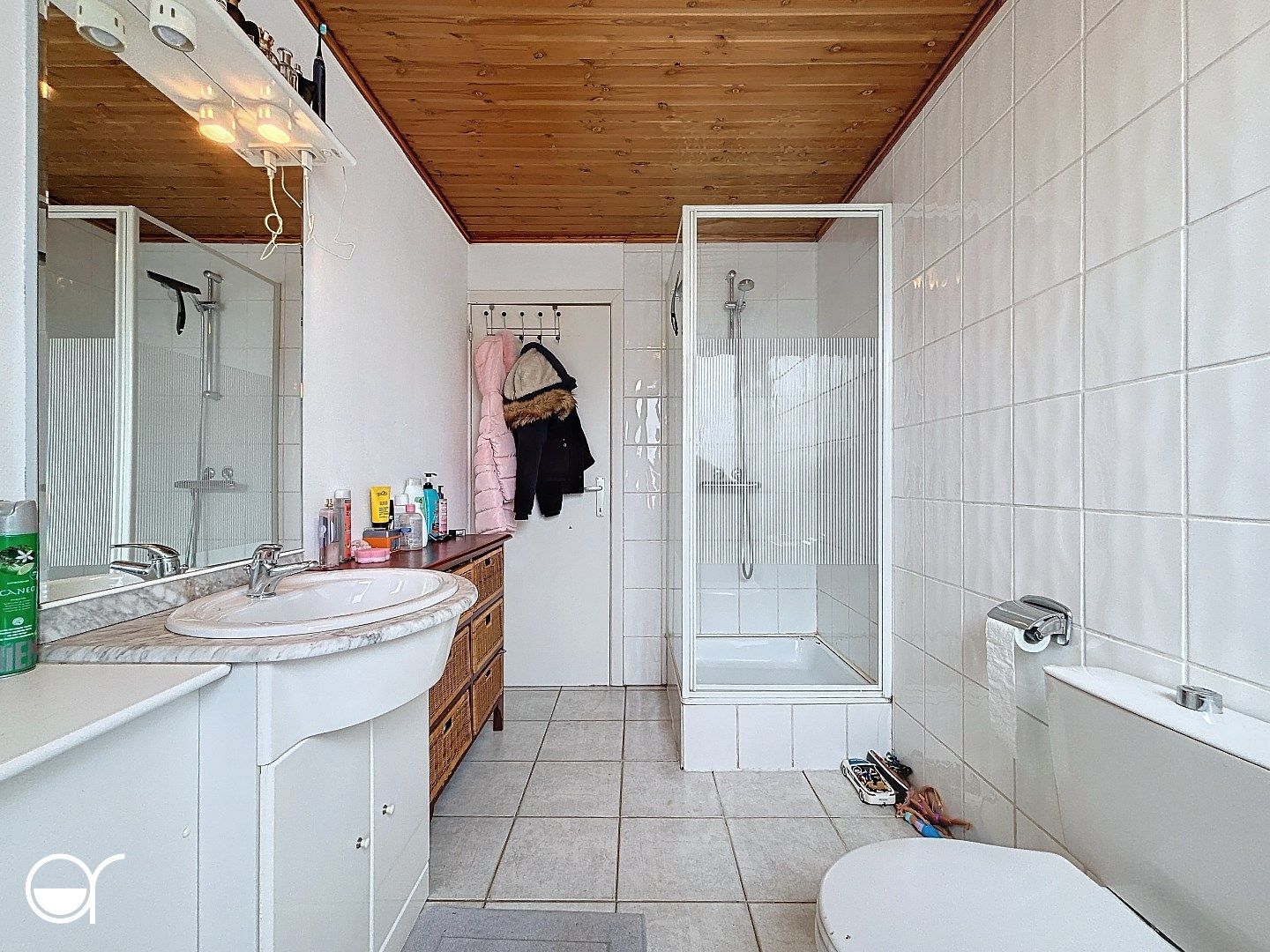 Half open bebouwing met 3 slaapkamers en grote tuin foto 19