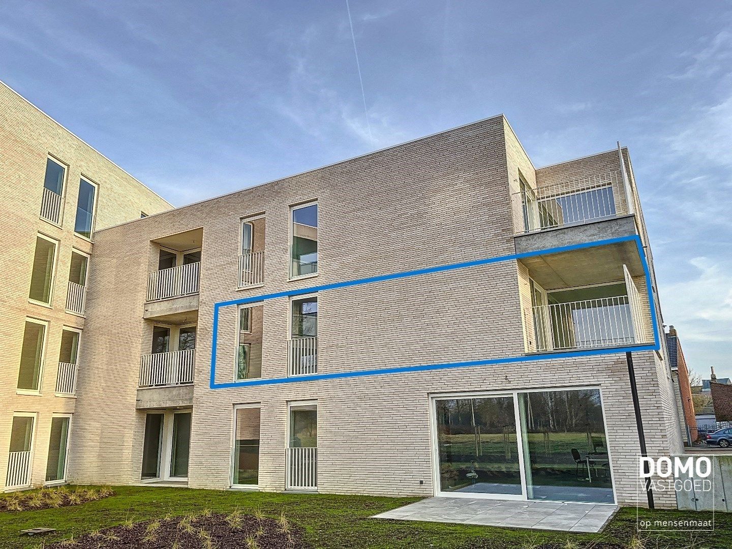 VERKOOP ONDER REGISTRATIERECHTEN!! NIEUWBOUWAPPARTEMENT MET 2 SLAAPKAMERS EN TERRAS TE HALEN foto {{pictureIndex}}