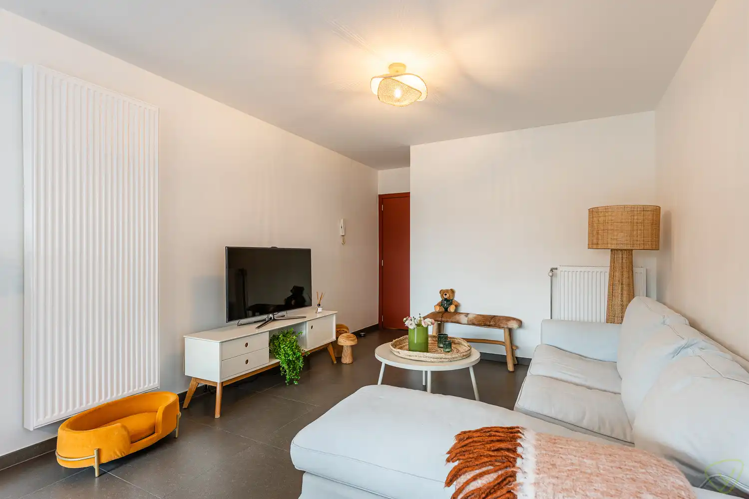 Modern en zeer goed onderhouden gelijkvloersappartement net buiten het centrum! foto 4