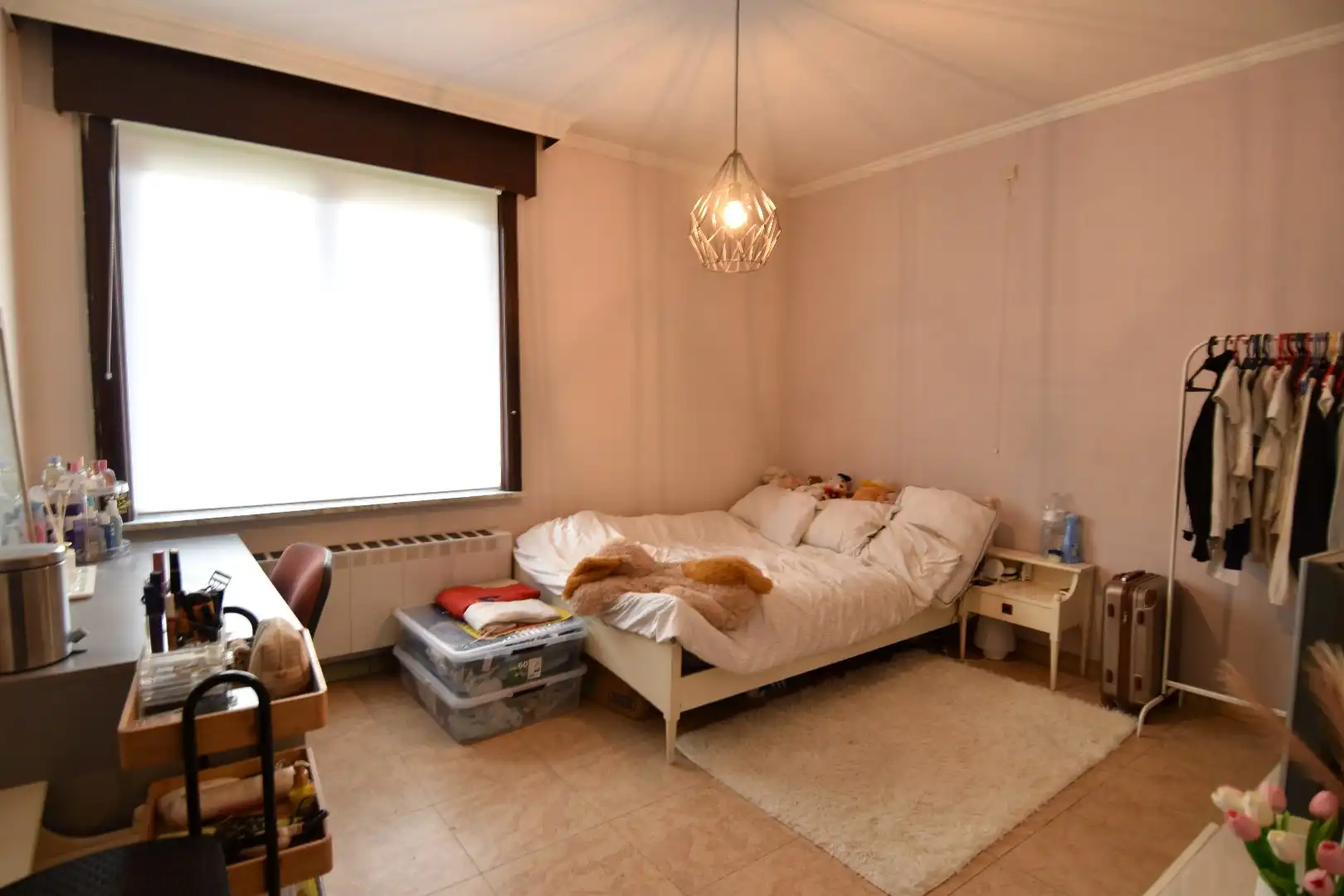 Rustig gelegen gelijkvloerse villa met 3 slaapkamers, dubbele garage en tuin rondom te koop in Ledegem foto 8