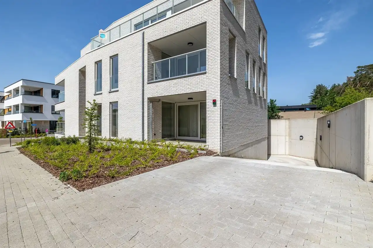 Gelijkvloers app. met twee slaapkamers, zuidterras, garage nabij bossen foto 2