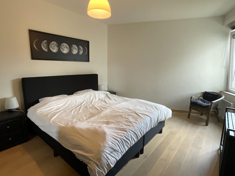Volledig vernieuwd instapklaar appartement met autostaanplaats in hartje Beveren foto 13