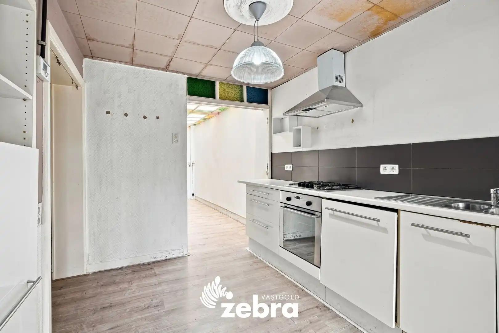 Op te frissen woning met 4 slaapkamers en ruime tuin met uitweg te Tielt! foto 12