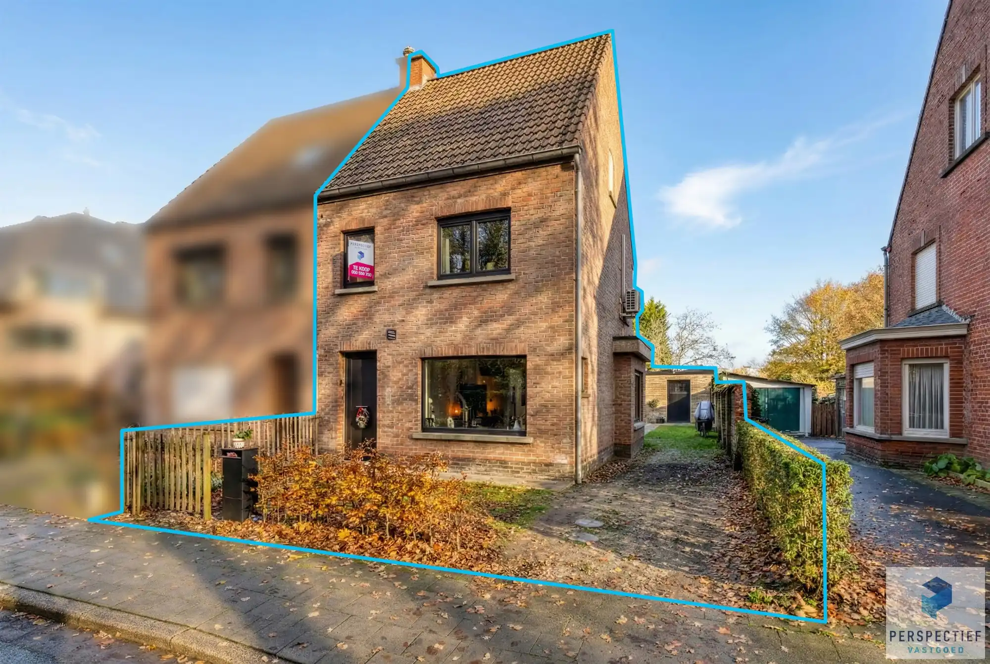 Uiterst GOED gelegen VERNIEUWDE woning met GROTE tuin foto 2