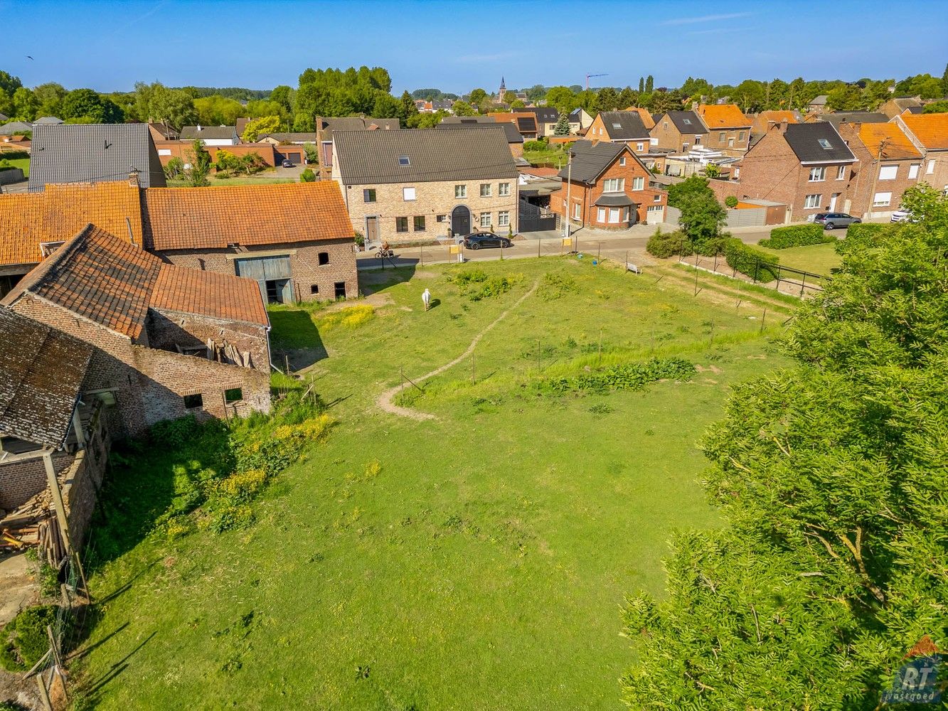 Ruim bouwperceel met verkavelingsmogelijkheden foto 3