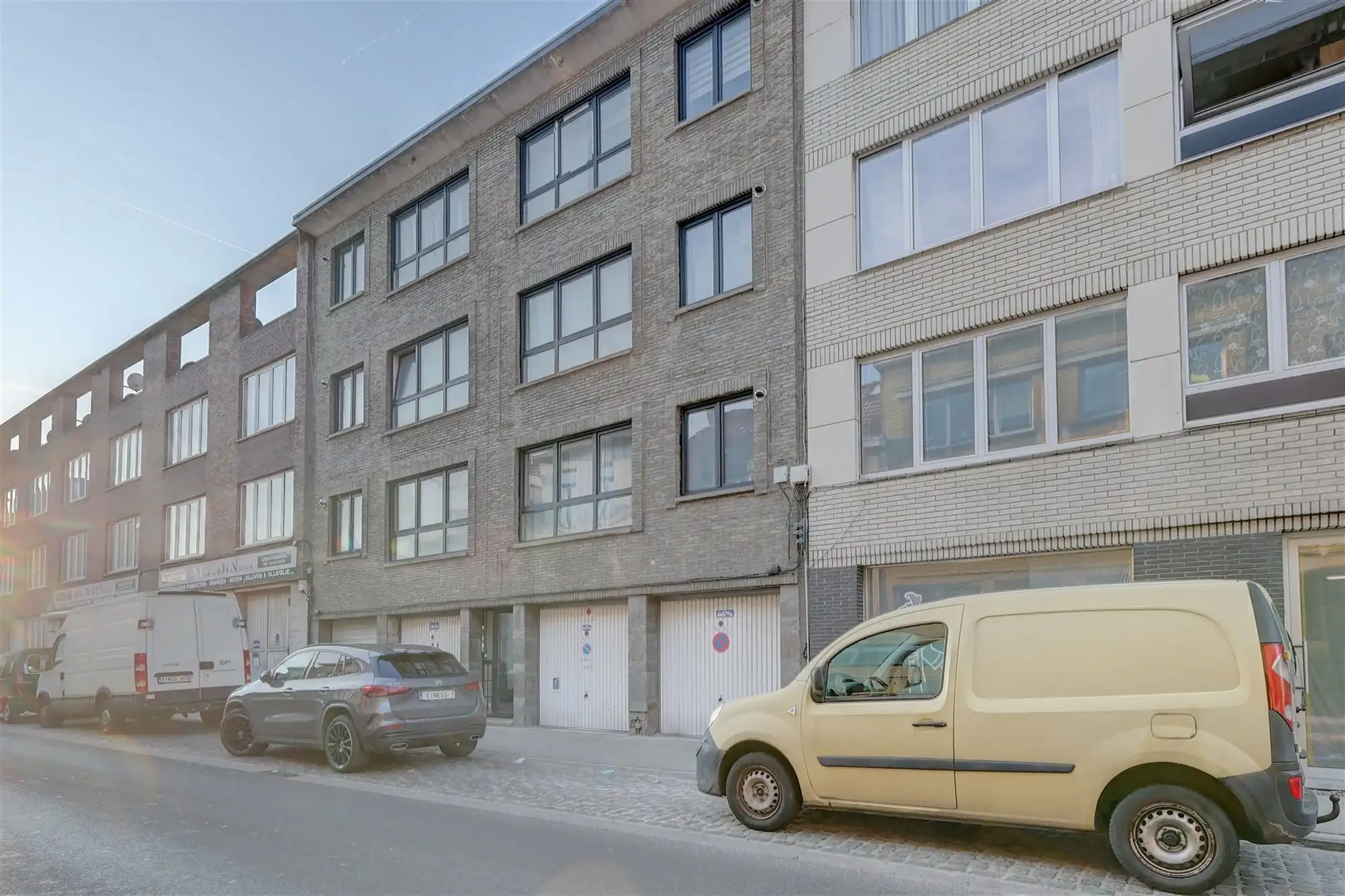 Opslagruimte/magazijn met veel mogelijkheden in Borgerhout foto {{pictureIndex}}