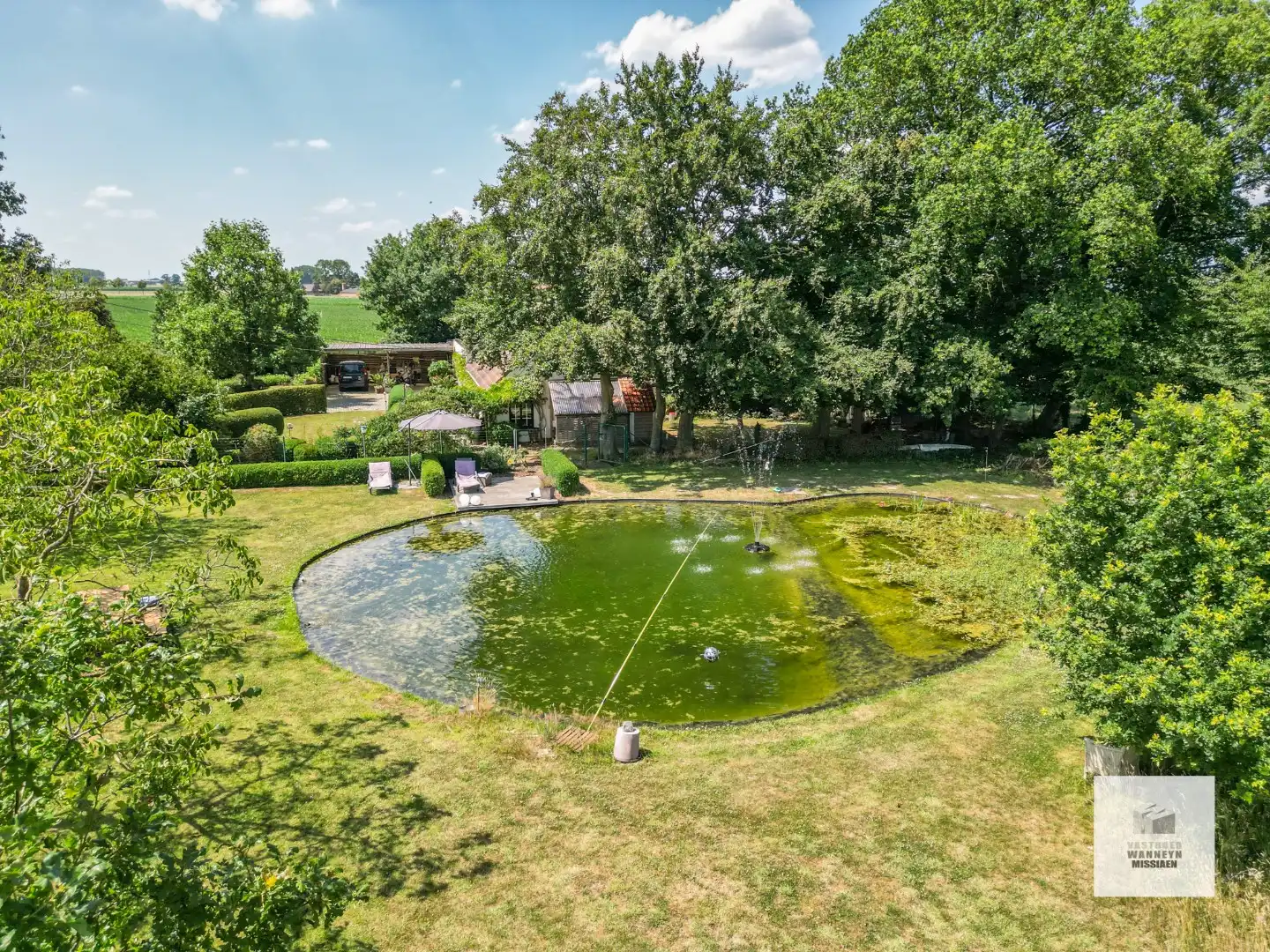 Idyllisch gelegen woning op 3.928 m2 met natuurlijke zwemvijver en 360° vergezicht foto 12
