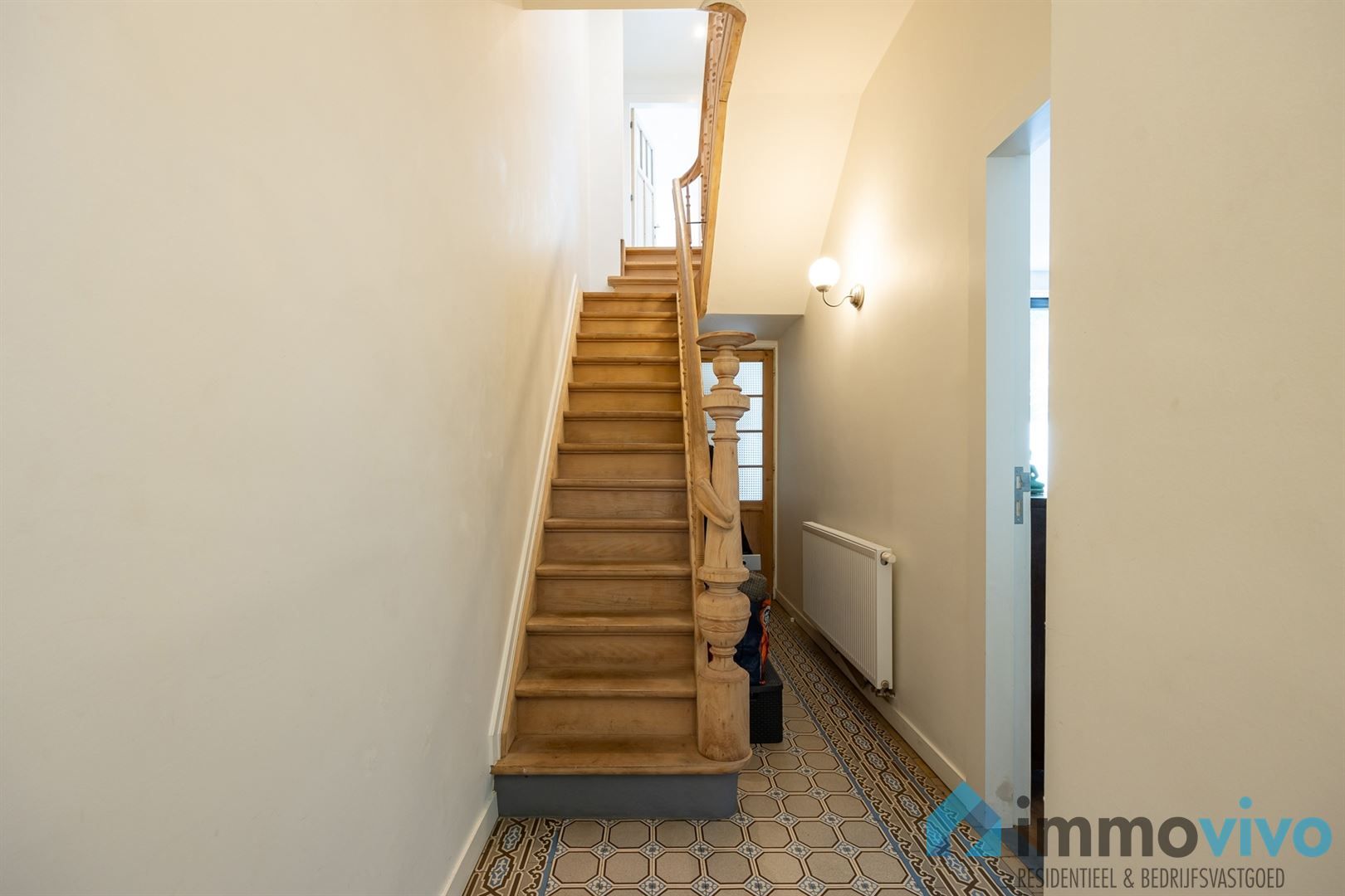 Ruime gerenoveerde woning met 4 slaapkamers op 615 m² foto 16