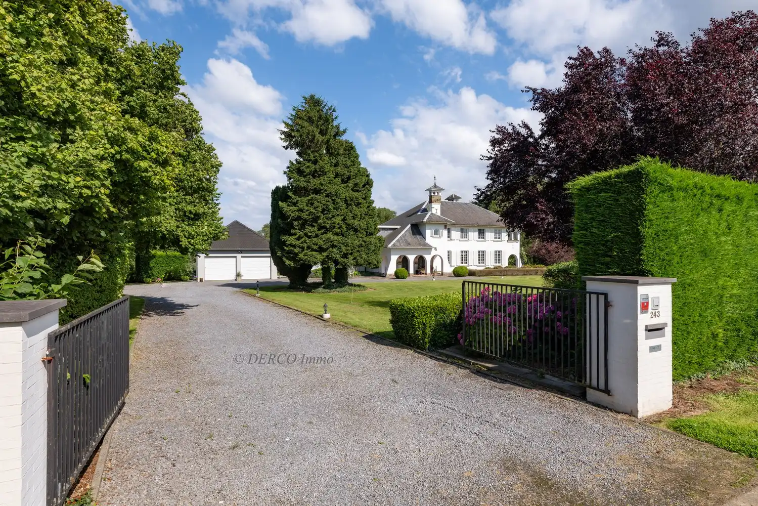 authentieke villa met "een ZIEL" -----  prachtig terrein 14.900 m2  ----- blijvende VERGEZICHTEN op beschermd landschap foto 2