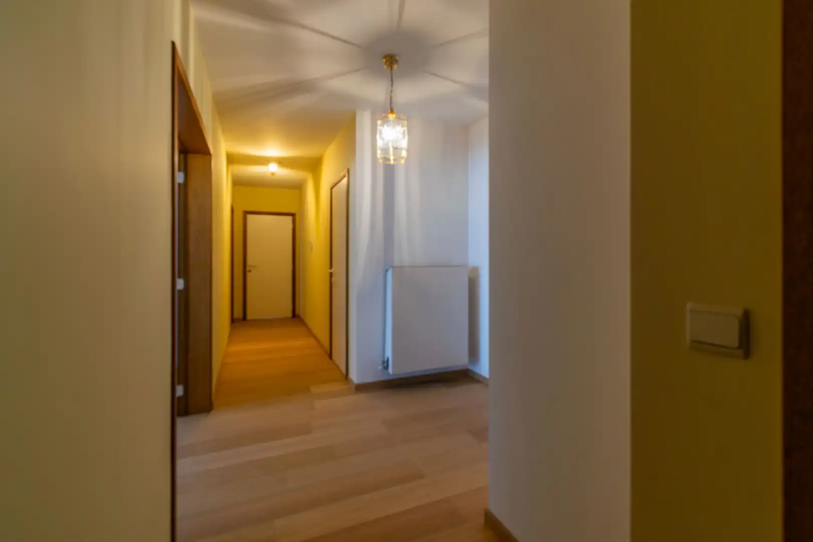 RUIM APPARTEMENT MET 2 SLAAPKAMERS + GARAGEBOX ! foto 3